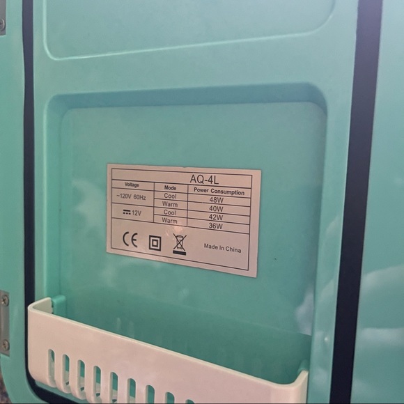 Caynel Skincare Mini Fridge - Picture 7 of 7